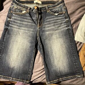 Buckle bermuda shorts